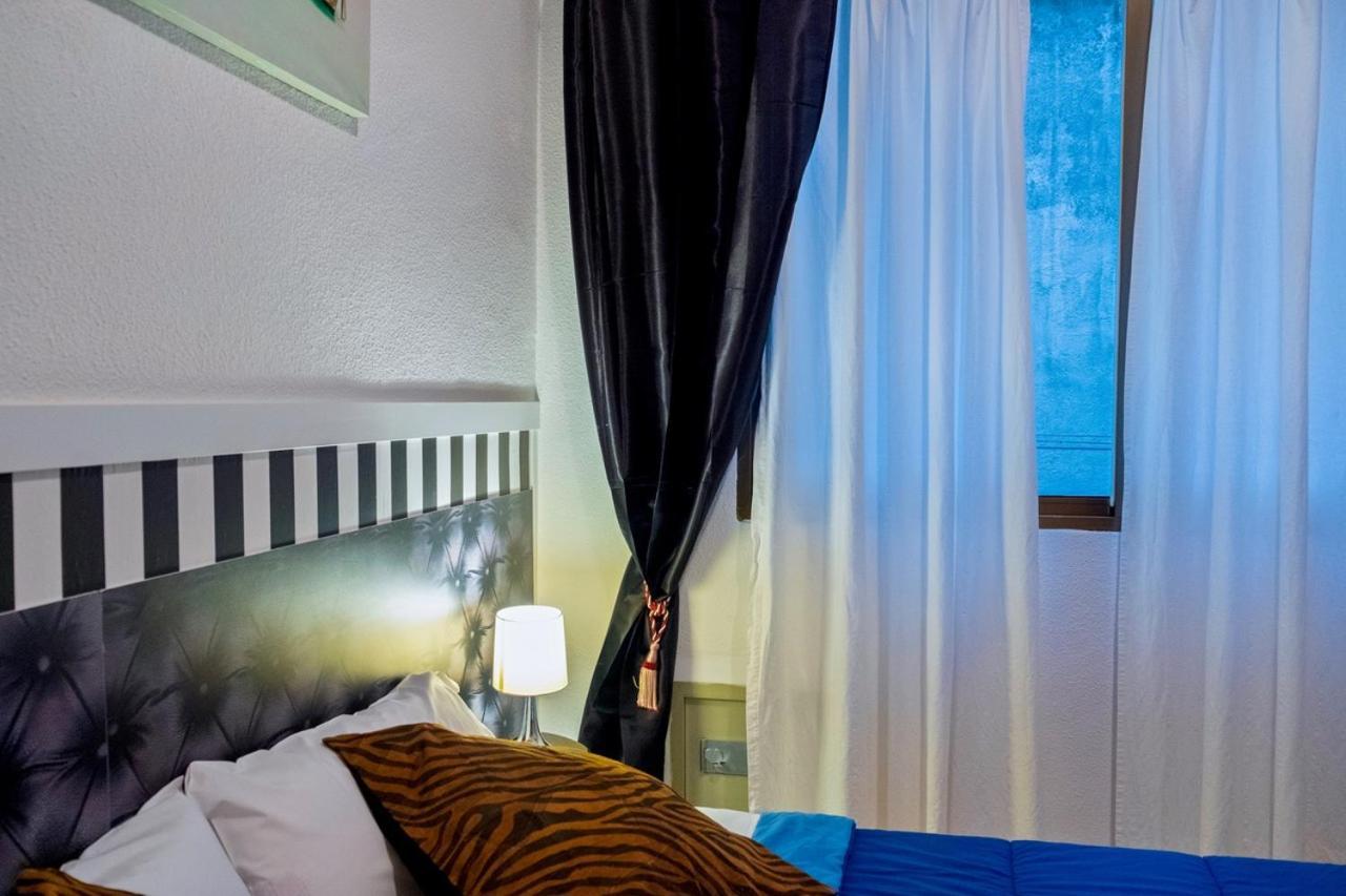 La Reina De Gran Via - Parking Tph Bed & Breakfast Madrid Ngoại thất bức ảnh